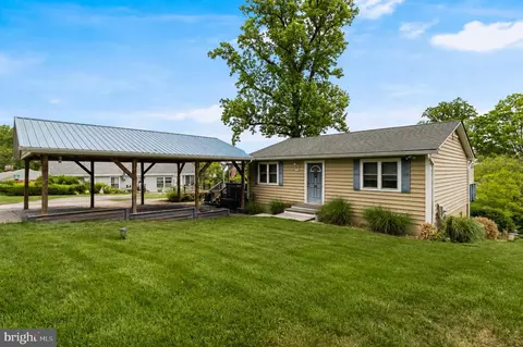 3817 Bayview Dr, Chesapeake Beach, MD 20732