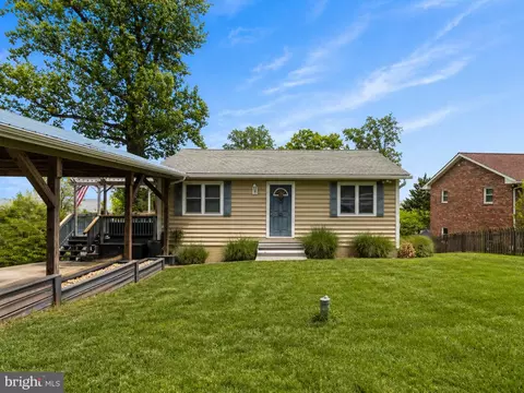 3817 Bayview Dr, Chesapeake Beach, MD 20732