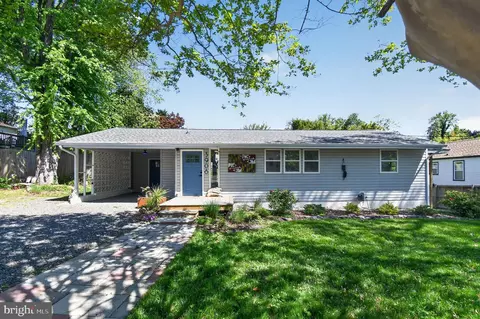 3908 Old Bayside Rd, Chesapeake Beach, MD 20732