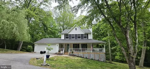 8432 Sailboat Ln, Lusby, MD 20657