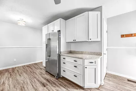 Kitchen - 11543 Tomahawk Trl, Lusby, MD 20657 photo 5 of 6