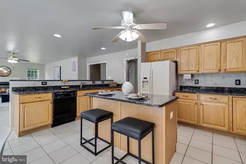 Kitchen - 12310 Longleaf Ln, Dunkirk, MD 20754 photo 5 of 8