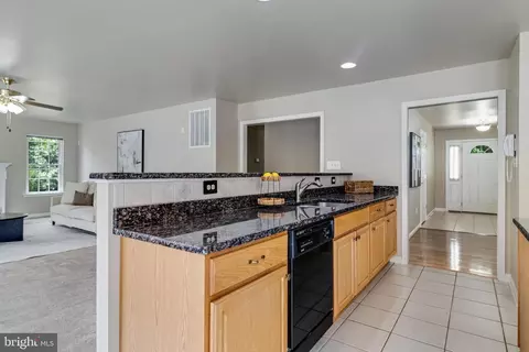 Kitchen - 12310 Longleaf Ln, Dunkirk, MD 20754 photo 4 of 8