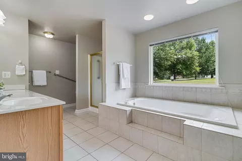 Bath - 12310 Longleaf Ln, Dunkirk, MD 20754 photo 3 of 8