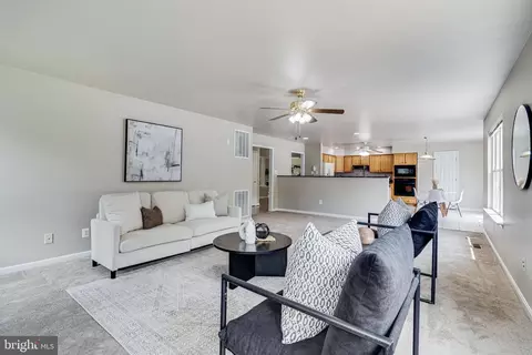 Living - 12310 Longleaf Ln, Dunkirk, MD 20754 photo 3 of 4