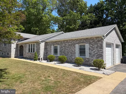11586 Winnebago Ln, Lusby, MD 20657