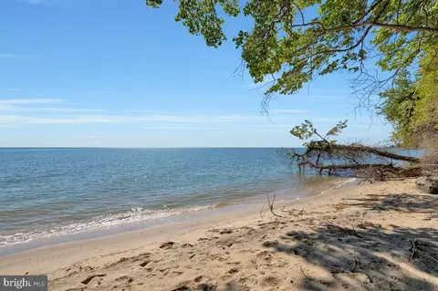 3713 Bayview Dr, Chesapeake Beach, MD 20732