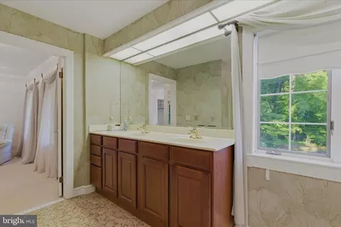 Bath - 3901 Lakeside Ct, Dunkirk, MD 20754 photo 5 of 9