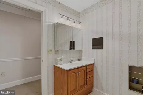 Bath - 3901 Lakeside Ct, Dunkirk, MD 20754 photo 9 of 9