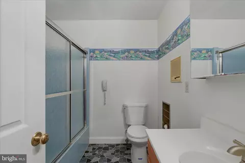 Bath - 3901 Lakeside Ct, Dunkirk, MD 20754 photo 7 of 9