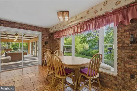 Dining - 3901 Lakeside Ct, Dunkirk, MD 20754 photo 2 of 4