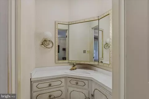 Bath - 3901 Lakeside Ct, Dunkirk, MD 20754 photo 3 of 9