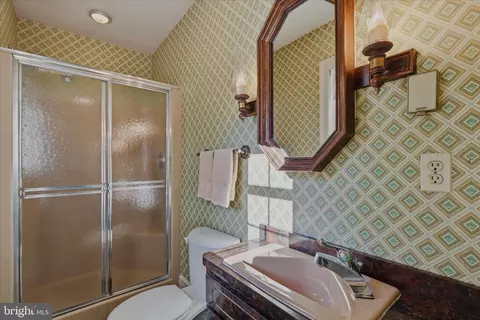 Bath - 3901 Lakeside Ct, Dunkirk, MD 20754 photo 2 of 9