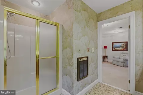 Bath - 3901 Lakeside Ct, Dunkirk, MD 20754 photo 6 of 9