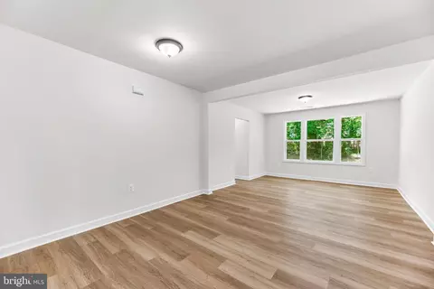 Living - 1458 Knight Ave, Dunkirk, MD 20754 photo 2 of 4