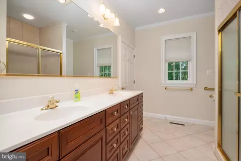 Bath - 3740 Larkview Ct, Dunkirk, MD 20754 photo 9 of 10