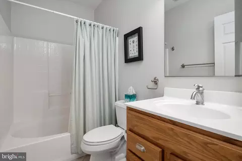 Bath - 3740 Larkview Ct, Dunkirk, MD 20754 photo 6 of 10