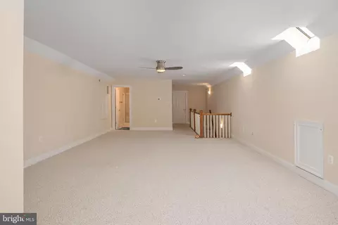Living - 3740 Larkview Ct, Dunkirk, MD 20754 photo 2 of 4