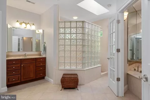 Bath - 3740 Larkview Ct, Dunkirk, MD 20754 photo 2 of 10
