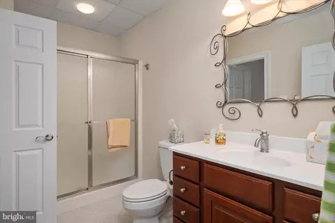 Bath - 3740 Larkview Ct, Dunkirk, MD 20754 photo 8 of 10