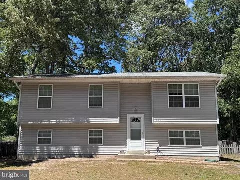561 White Sands Dr, Lusby, MD 20657