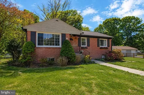 24 Robshire Manor Rd, Huntingtown, MD 20639