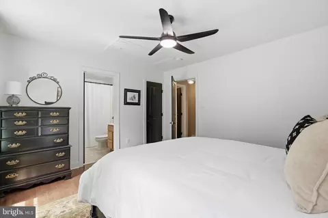 Bedroom - 3820 Leafcrest Ct, Dunkirk, MD 20754 photo 4 of 10