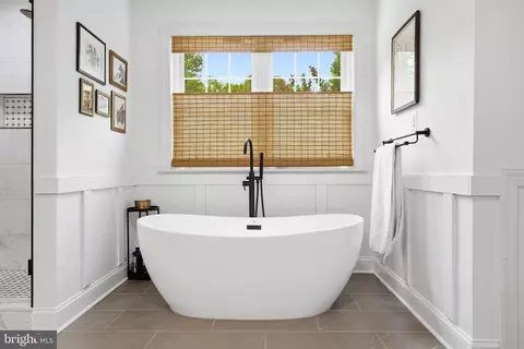 Bath - 3820 Leafcrest Ct, Dunkirk, MD 20754 photo 4 of 8