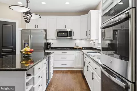 Kitchen - 3820 Leafcrest Ct, Dunkirk, MD 20754 photo 6 of 7
