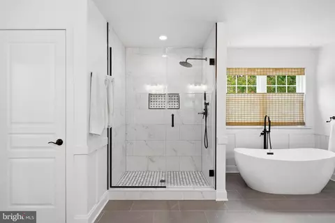 Bath - 3820 Leafcrest Ct, Dunkirk, MD 20754 photo 3 of 8
