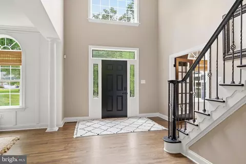 Entry Way - 3820 Leafcrest Ct, Dunkirk, MD 20754 photo 2 of 16