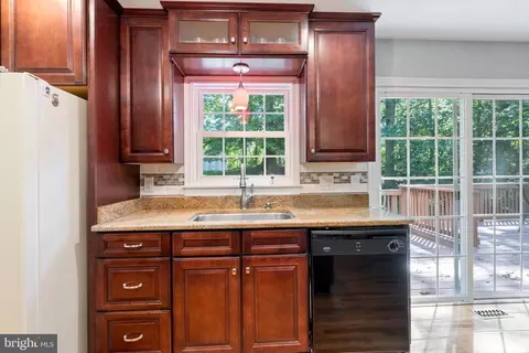 Kitchen - 11219 Lakeview Dr, Dunkirk, MD 20754 photo 3 of 9