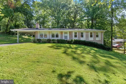 Exterior - 11219 Lakeview Dr, Dunkirk, MD 20754 photo 10 of 16