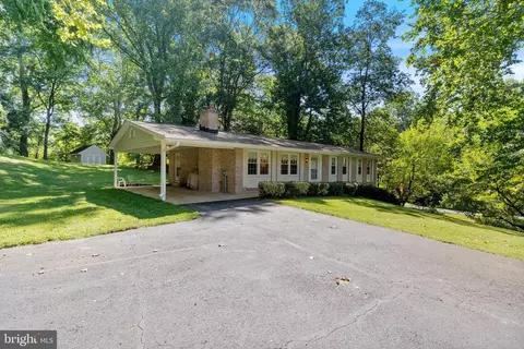 Exterior - 11219 Lakeview Dr, Dunkirk, MD 20754 photo 8 of 16