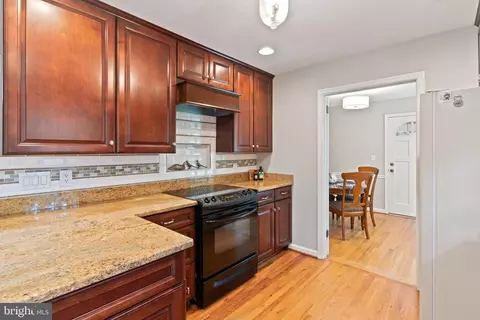 Kitchen - 11219 Lakeview Dr, Dunkirk, MD 20754 photo 9 of 9