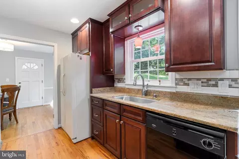 Kitchen - 11219 Lakeview Dr, Dunkirk, MD 20754 photo 4 of 9