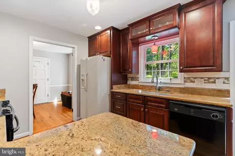 Kitchen - 11219 Lakeview Dr, Dunkirk, MD 20754 photo 2 of 9