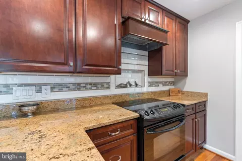 Kitchen - 11219 Lakeview Dr, Dunkirk, MD 20754 photo 5 of 9