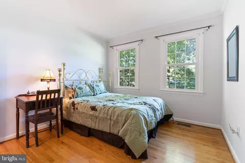 Bedroom - 11219 Lakeview Dr, Dunkirk, MD 20754 photo 7 of 13