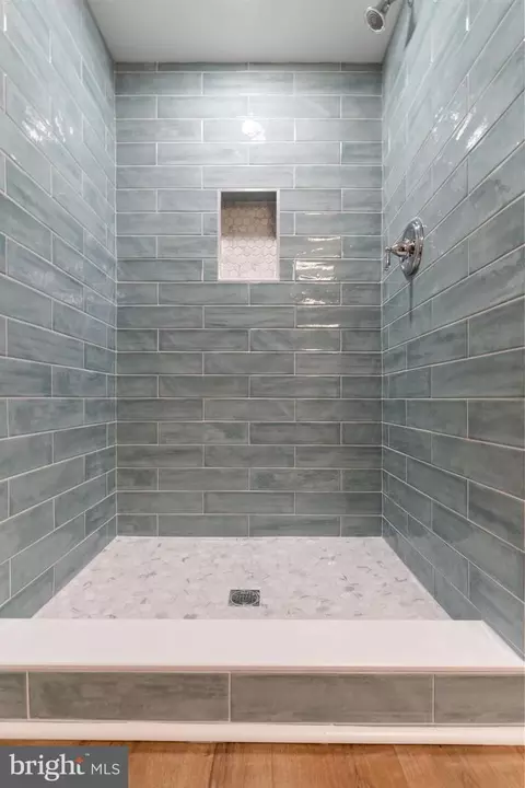 Bath - 11219 Lakeview Dr, Dunkirk, MD 20754 photo 6 of 9