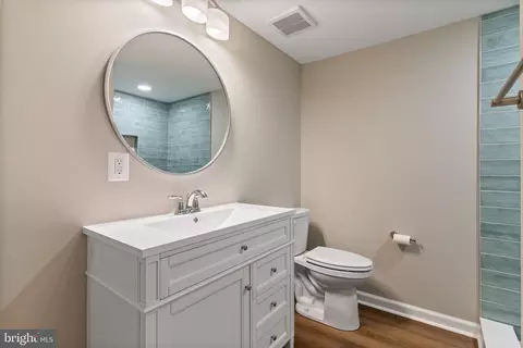 Bath - 11219 Lakeview Dr, Dunkirk, MD 20754 photo 5 of 9