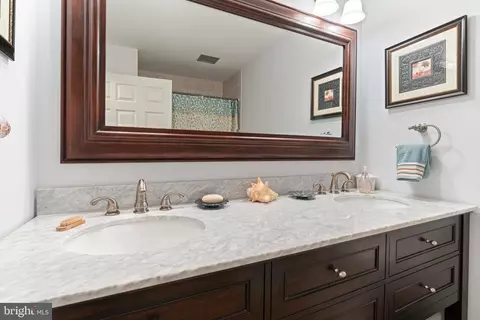 Bath - 11219 Lakeview Dr, Dunkirk, MD 20754 photo 4 of 9