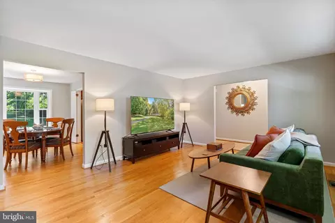 Living - 11219 Lakeview Dr, Dunkirk, MD 20754 photo 3 of 7