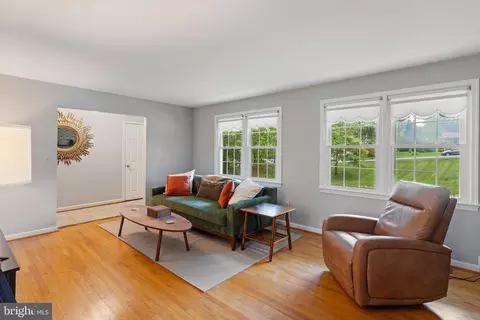 Living - 11219 Lakeview Dr, Dunkirk, MD 20754 photo 6 of 7