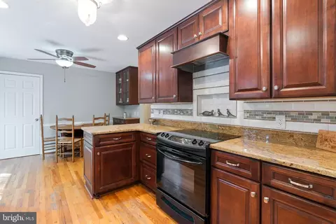 Kitchen - 11219 Lakeview Dr, Dunkirk, MD 20754 photo 7 of 9