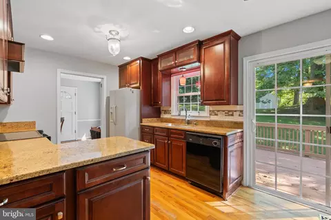 Kitchen - 11219 Lakeview Dr, Dunkirk, MD 20754 photo 1 of 9