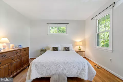 Bedroom - 11219 Lakeview Dr, Dunkirk, MD 20754 photo 5 of 13