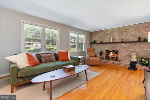 Living - 11219 Lakeview Dr, Dunkirk, MD 20754 photo 1 of 7