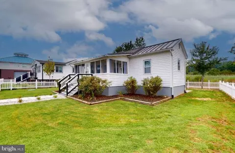 Exterior - 5237 Breezy Point Rd, Chesapeake Beach, MD 20732 photo 4 of 11
