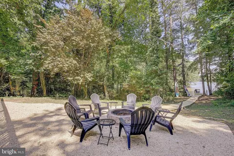 431 Seagull Ln, Lusby, MD 20657